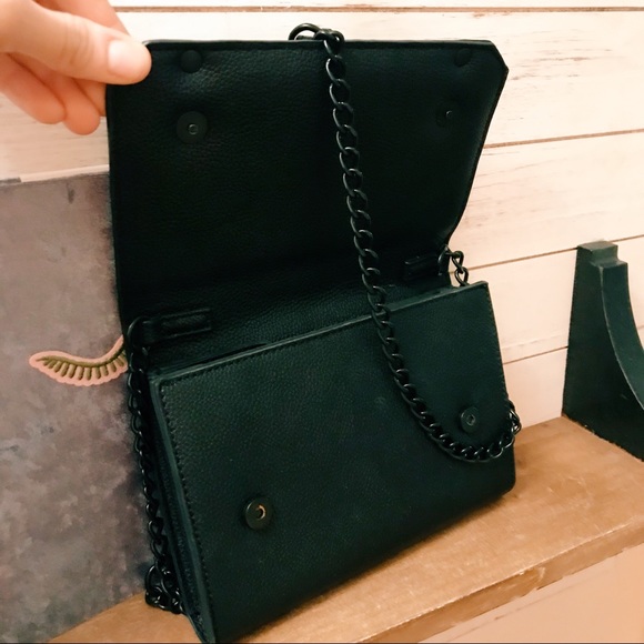 Black clutch bag with petite metallic chain - Picture 2 of 5